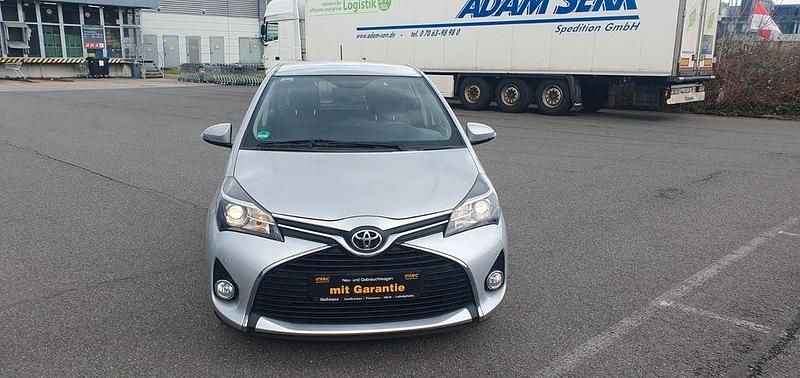 Gebraucht Toyota Yaris Comfort 99 PS (72 kW) 2016 Silber Limousine
