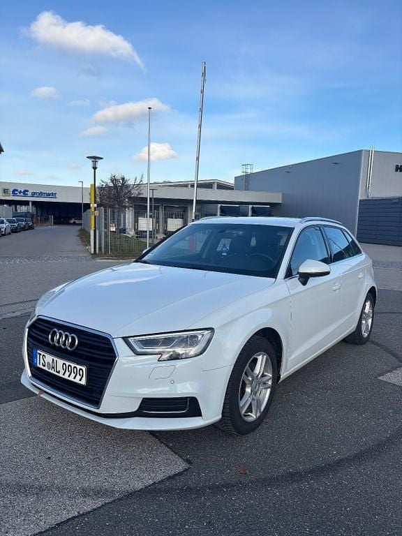 Weiß Gebraucht 2019 Audi A3 Design Limousine | 12.300 € (Superpreis) - Bild 1/4