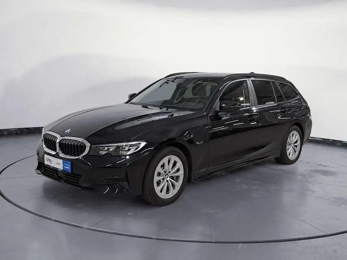 Gebraucht BMW 330e Advantage 292 PS (214 kW) 2022 Schwarz Kombi