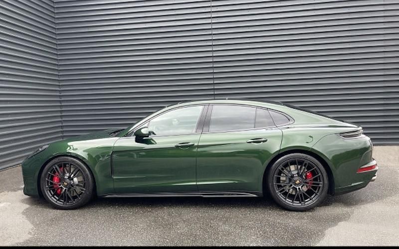 Neu Porsche Panamera GTS 500 PS (367 kW) 2025 Oakgrünmetallic neo Limousine