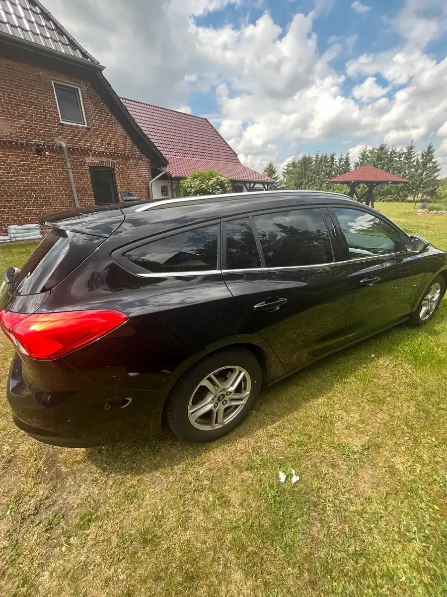 Gebraucht Ford Focus 120 PS (88 kW) 2026 Schwarz Kombi