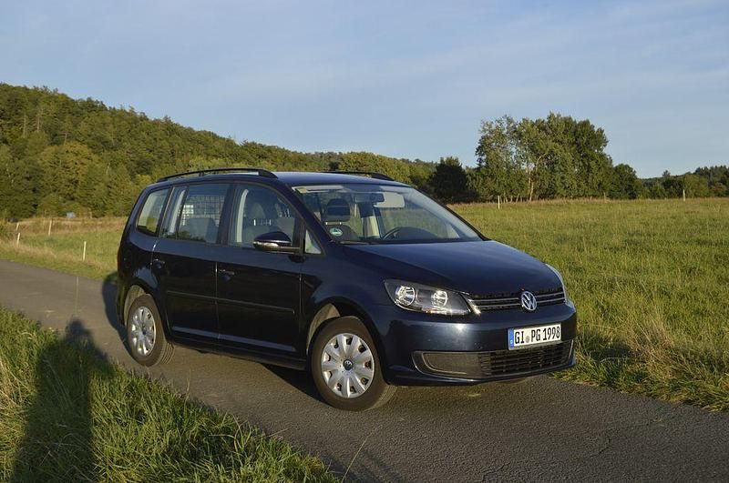 Blau Gebraucht 2010 VW Touran Trendline Van / Kleinbus | 5.500 € (Fairer Preis) - Bild 1/4