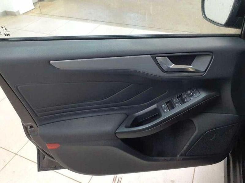 Gebraucht Ford Focus Cool & Connect 120 PS (88 kW) 2023 Agate black metallic Kombi