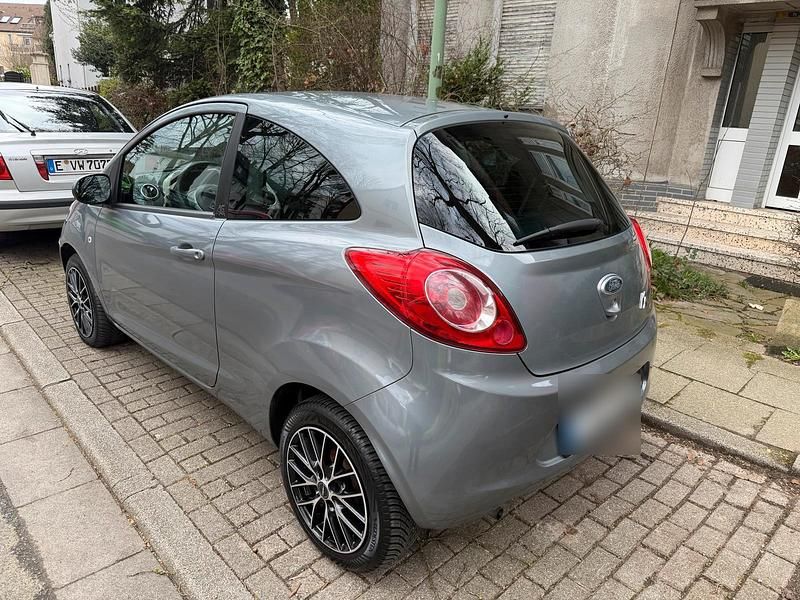 Gebraucht Ford Ka Titanium 69 PS (50 kW) 2011 Grau Kleinwagen