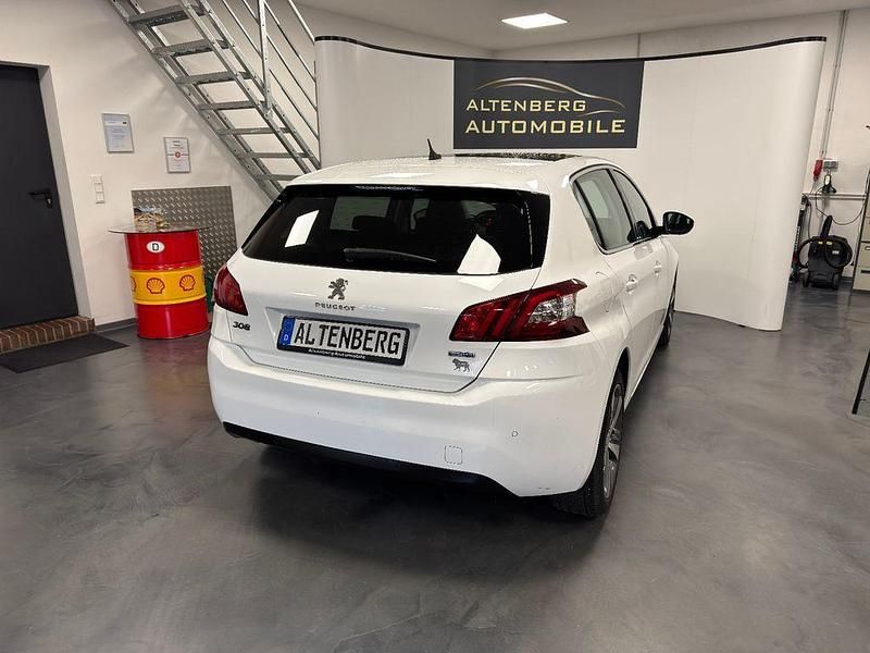Gebraucht Peugeot 308 Allure 120 PS (88 kW) 2016 Weiß Limousine