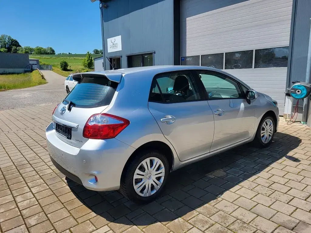 Gebraucht Toyota Auris Life 132 PS (97 kW) 2010 Silber Kleinwagen