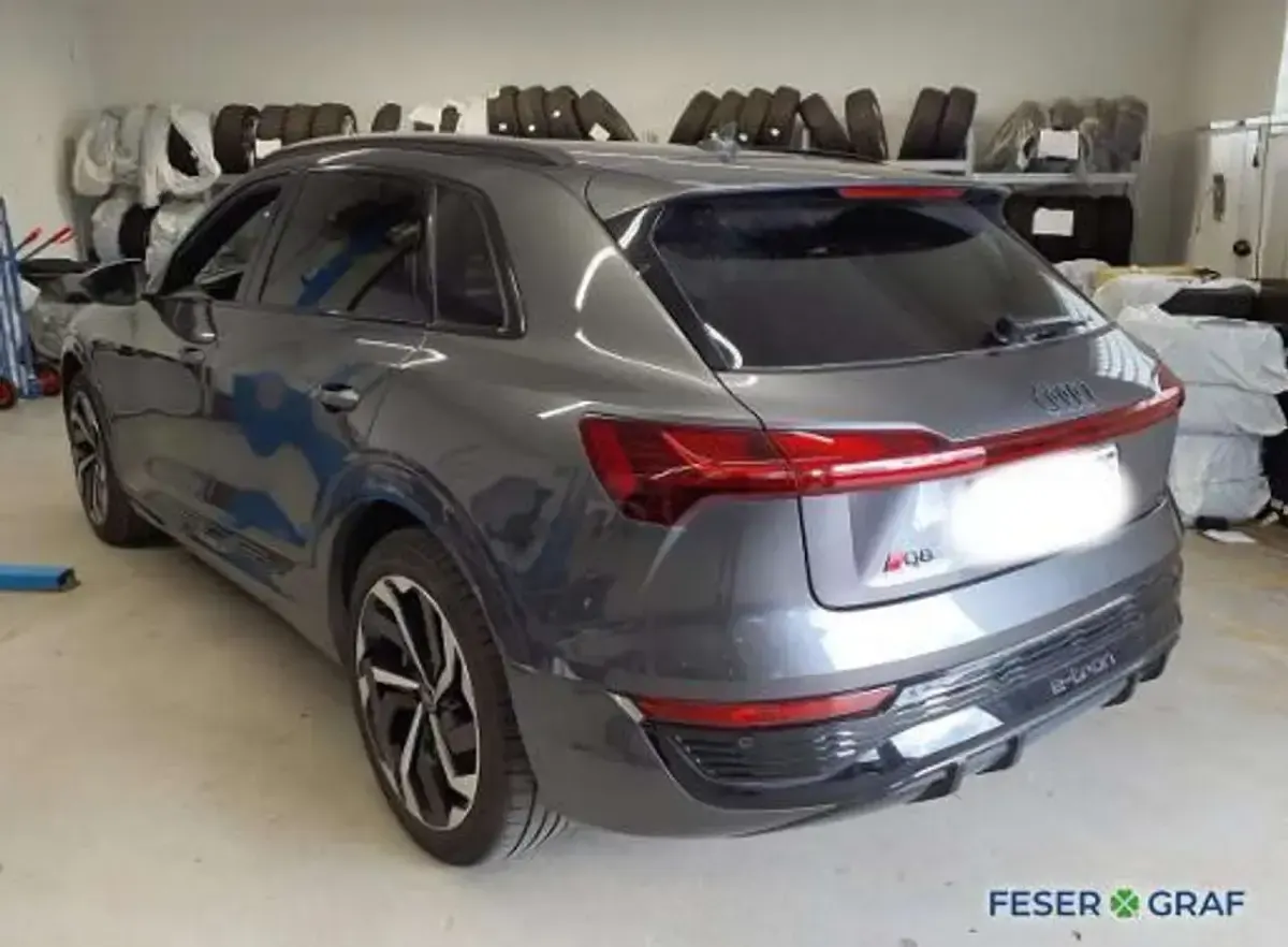Gebraucht Audi Q8 e-tron S-Line 250 kW (340 PS) 2023 Daytonagrau perleffekt SUV