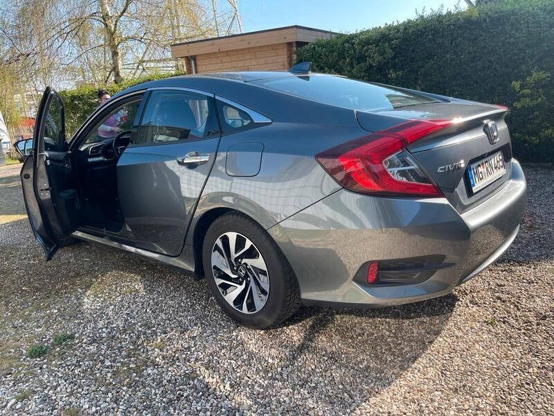 Grau Gebraucht 2017 Honda Civic Limousine | 18.200 € (Fairer Preis) - Bild 1/4