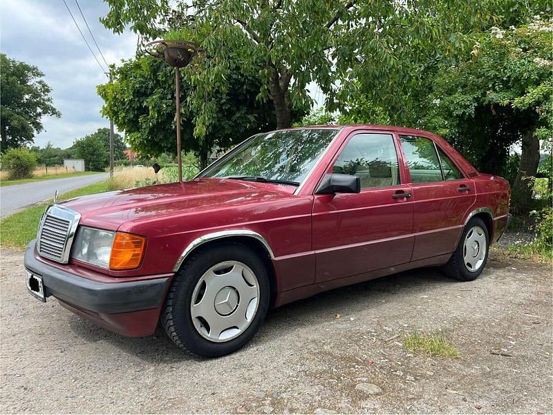 Rot Gebraucht 1989 Mercedes 190 Limousine | 2.000 € - Bild 1/4