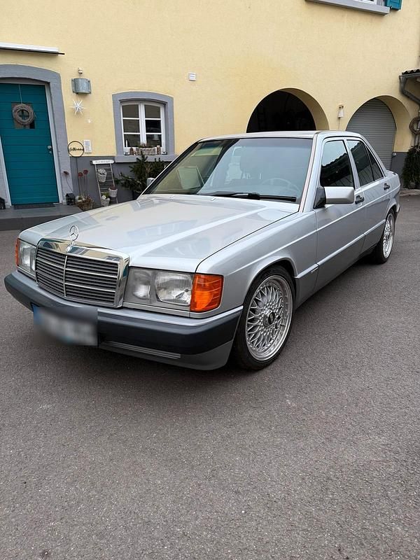 Gebraucht Mercedes 190 122 PS (89 kW) 1992 Silber Limousine