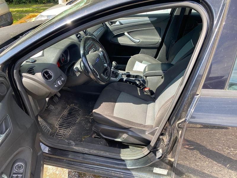 Używany Ford Mondeo Trend 116 KM (85 kW) 2011 Czarny Sedan/Limuzyna