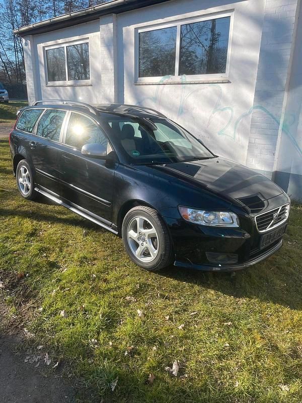 Schwarz Gebraucht 2009 Volvo V50 R-Design Kombi | 5.500 € (Teuer) - Bild 1/4
