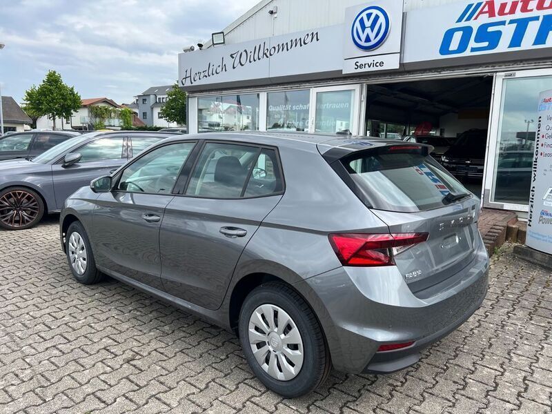 Neu Skoda Fabia Essence 95 PS (69 kW) 2025 Schwarz Kleinwagen