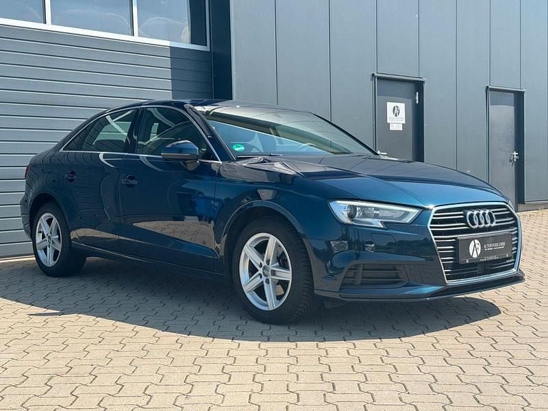 Blau Gebraucht 2019 Audi A3 Comfort Limousine | 14.990 € (Superpreis) - Bild 1/4