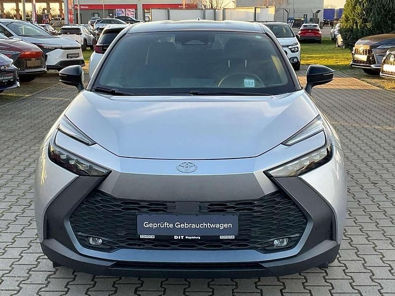 Gebraucht Toyota C-HR Team 140 PS (102 kW) 2024 Silver metallic (1l0)/ black ( SUV