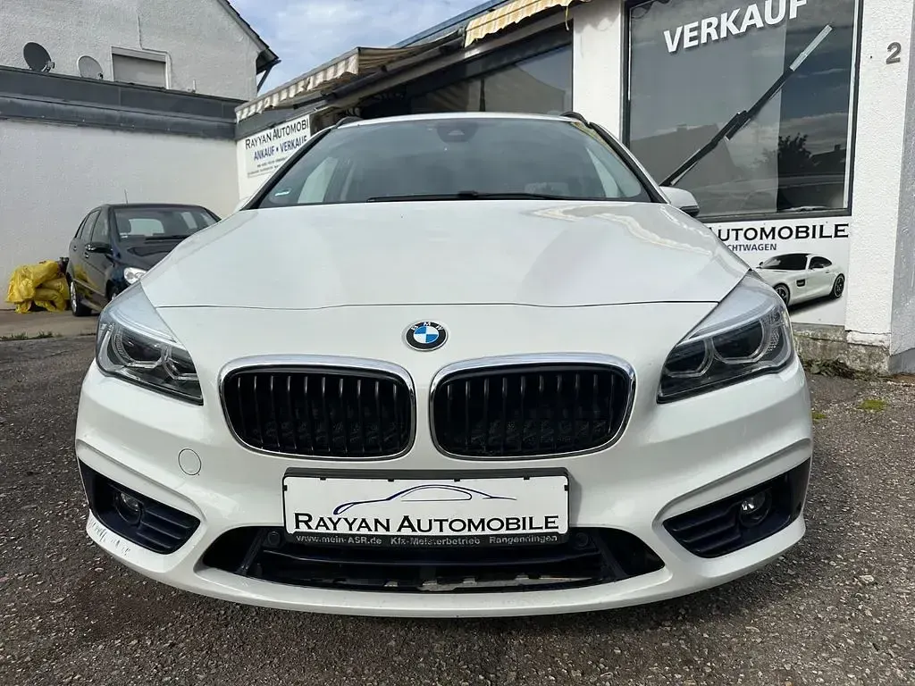 Gebraucht BMW 220 Gran Tourer Sport Line 190 PS (139 kW) 2016 Weiß Van / Kleinbus