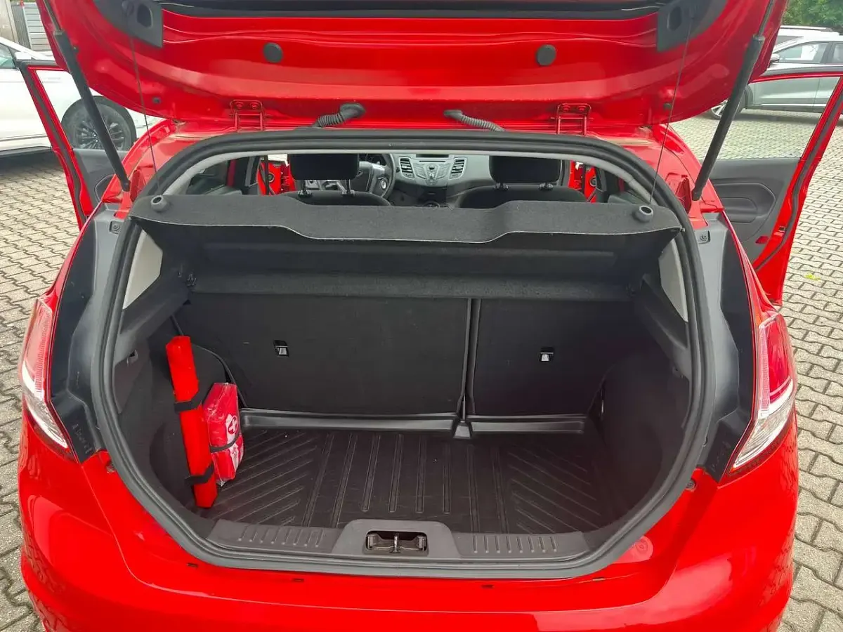 Gebraucht Ford Fiesta Trend 80 PS (58 kW) 2013 Racerot Kleinwagen