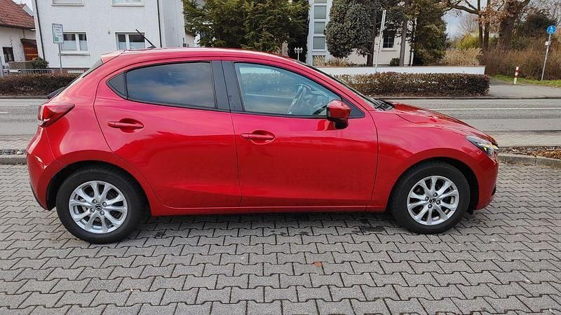 Gebraucht Mazda 2 Sports-Line 105 PS (77 kW) 2015 Rot Limousine