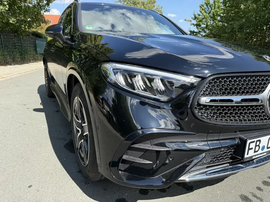 Gebraucht Mercedes GLC300 269 PS (197 kW) 2024 Schwarz SUV