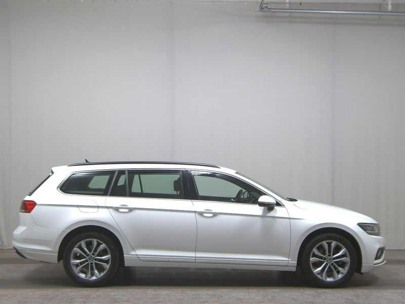 Weiss Gebraucht 2022 VW Passat Business Kombi | 20.480 € - Bild 1/4
