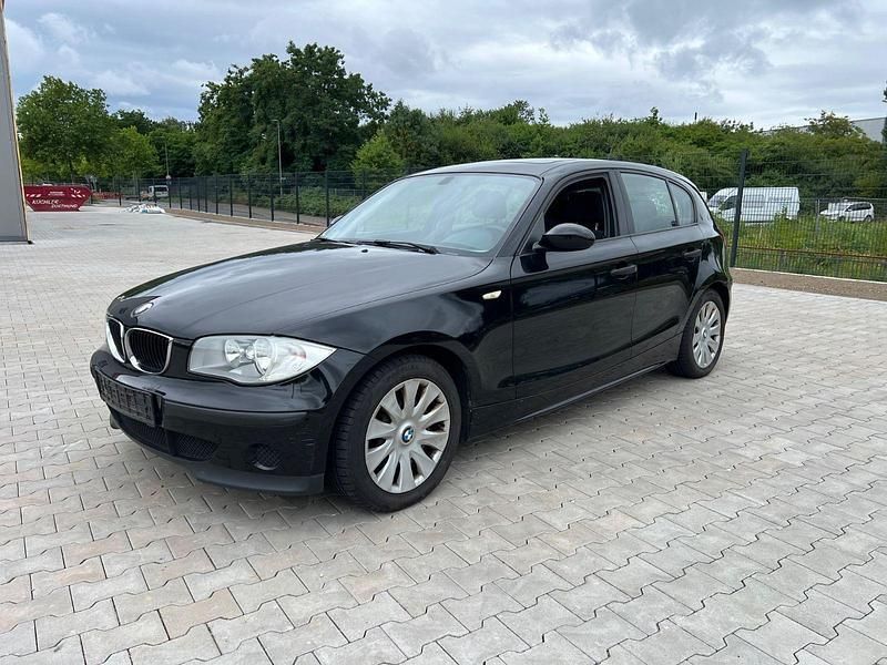 Schwarz Gebraucht 2004 BMW 116 Kleinwagen | 2.449 € - Bild 1/4