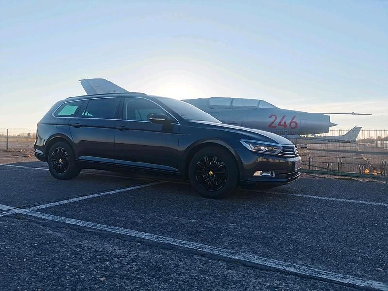 Grau Gebraucht 2019 VW Passat Kombi | 13.990 € (Guter Preis) - Bild 1/4