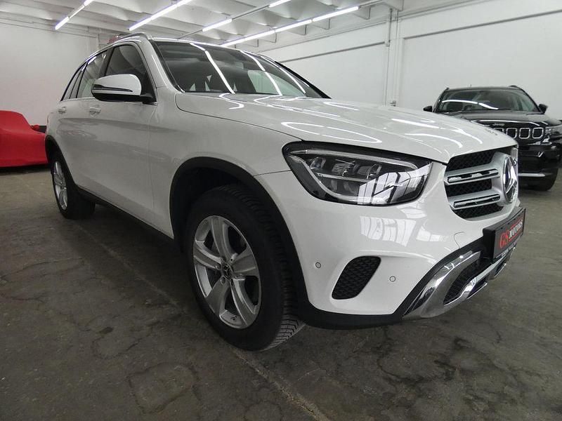 Weiß Gebraucht 2020 Mercedes GLC220 SUV | 27.999 € (Guter Preis) - Bild 1/4