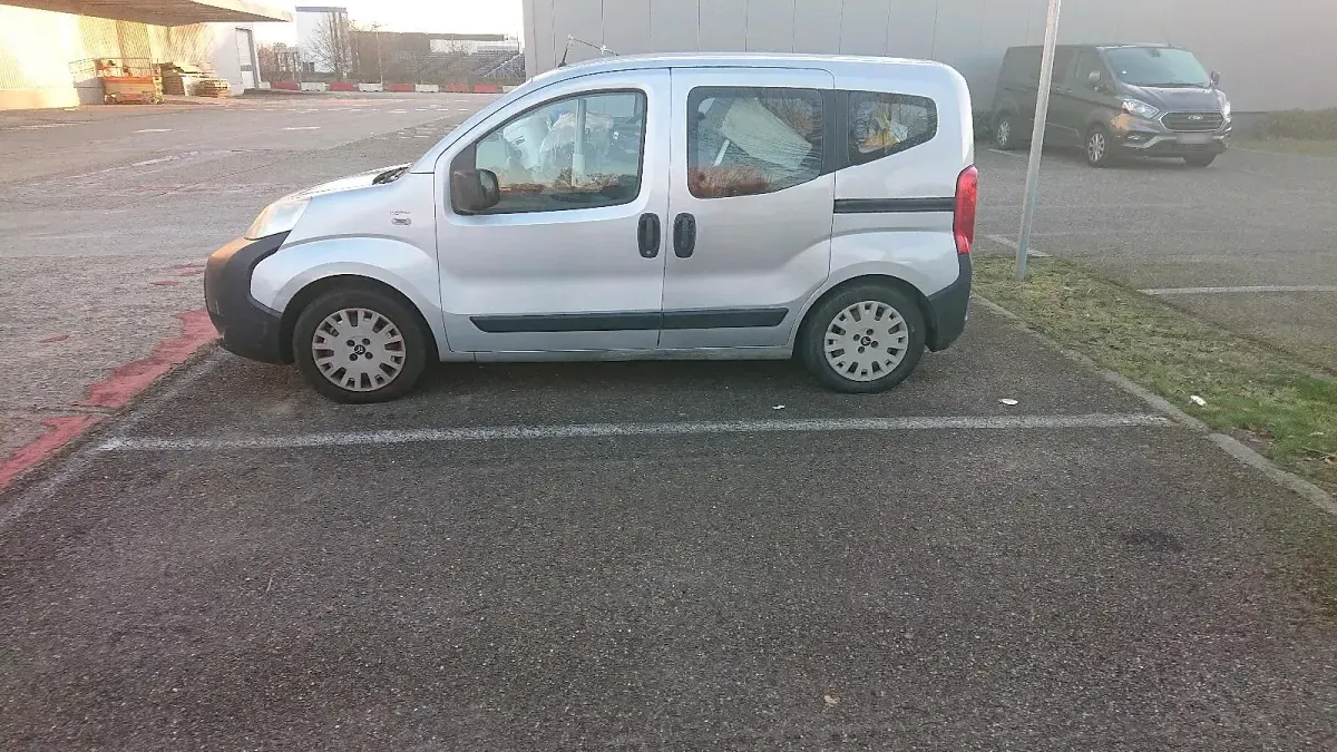 Gebraucht Citroën Nemo 74 PS (54 kW) 2010 Silber Van / Kleinbus