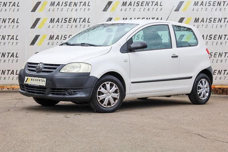 Gebraucht VW Fox Basis 54 PS (39 kW) 2010 Weiß Kleinwagen