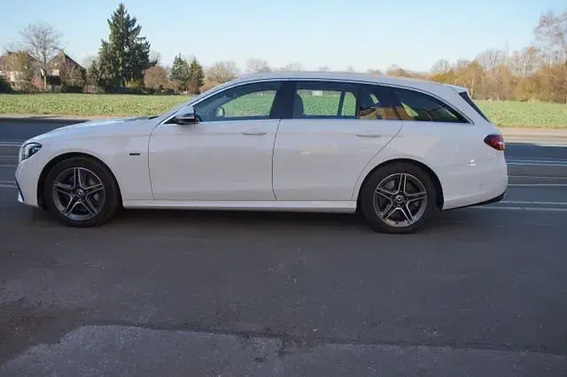 Second-hand Mercedes E300 AMG line 306 CP (225 kW) 2020 Alb Break