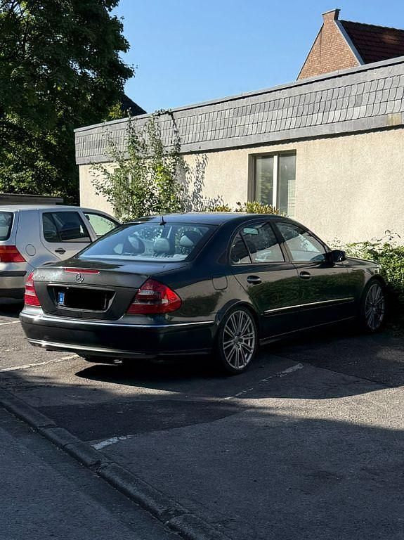 Gebraucht Mercedes E320 Avantgarde 204 PS (150 kW) 2003 Grau Limousine