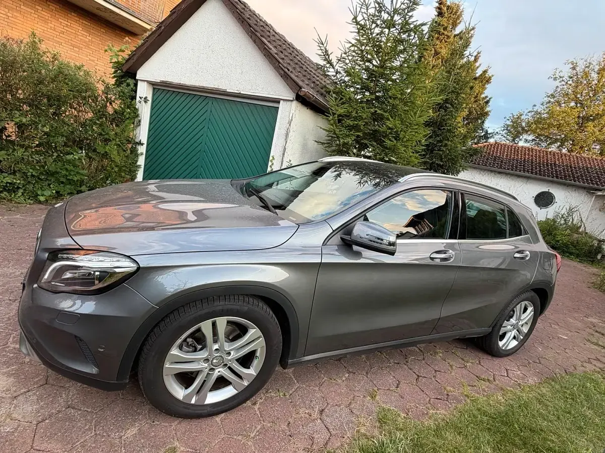 Gebraucht Mercedes GLA250 211 PS (155 kW) 2014 Grau SUV