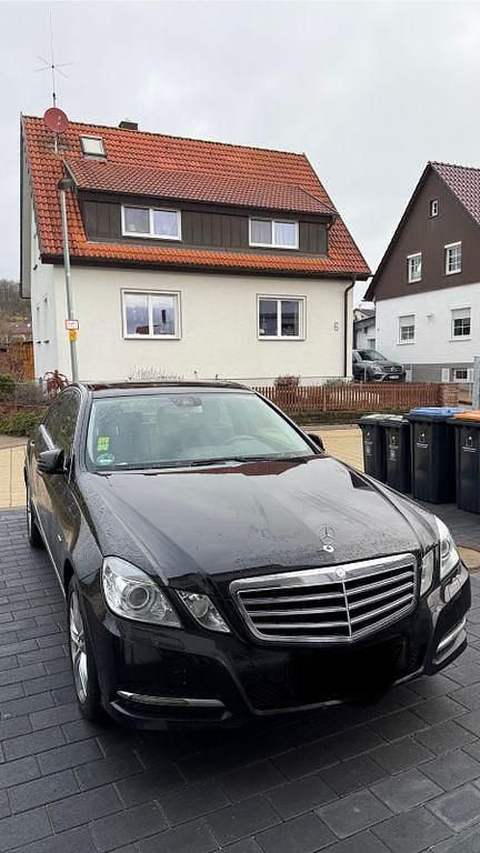 Gebraucht Mercedes E250 Avantgarde 204 PS (150 kW) 2010 Schwarz Limousine