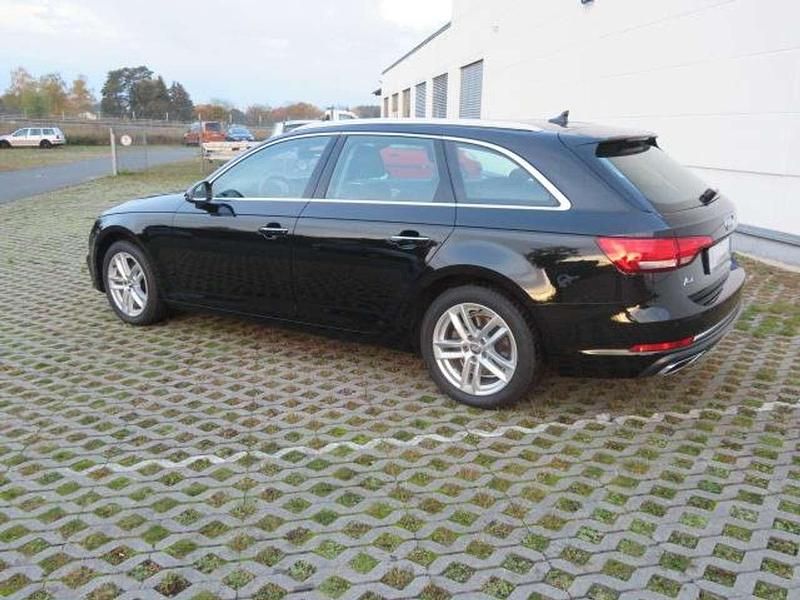 Gebraucht Audi A4 Design 150 PS (110 kW) 2019 Mythosschwarz metallic Kombi