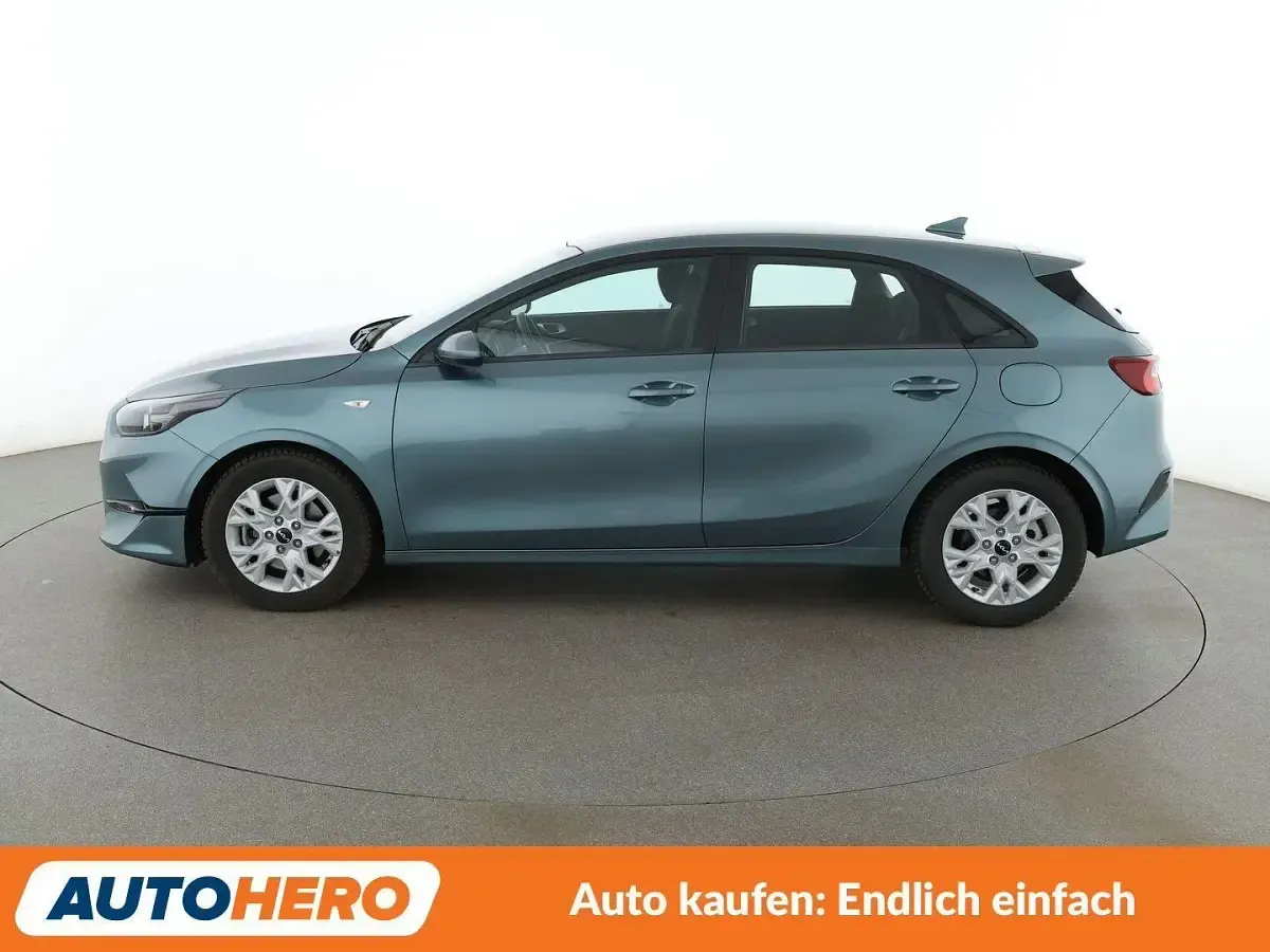 Usado Kia Ceed Edition 7 101 CV (74 kW) 2023 Gris Utilitario
