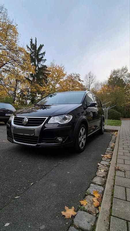 Schwarz Gebraucht 2008 VW Touran Cross Van / Kleinbus | 6.200 € (Fairer Preis) - Bild 1/4