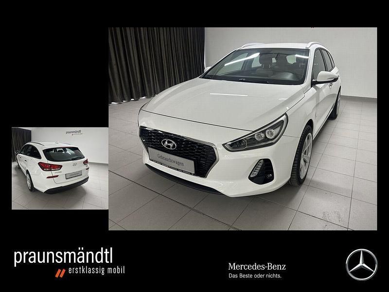 Weiß Gebraucht 2017 Hyundai i30 Trend Limousine | 12.900 € (Teuer) - Bild 1/4