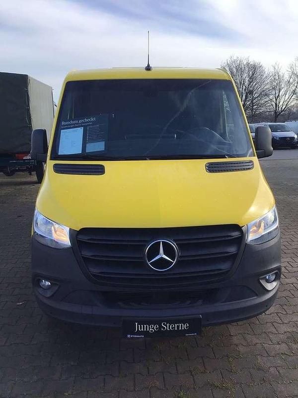 Gebraucht Mercedes Sprinter 163 PS (119 kW) 2021 Verkehrsgelb "89" Van