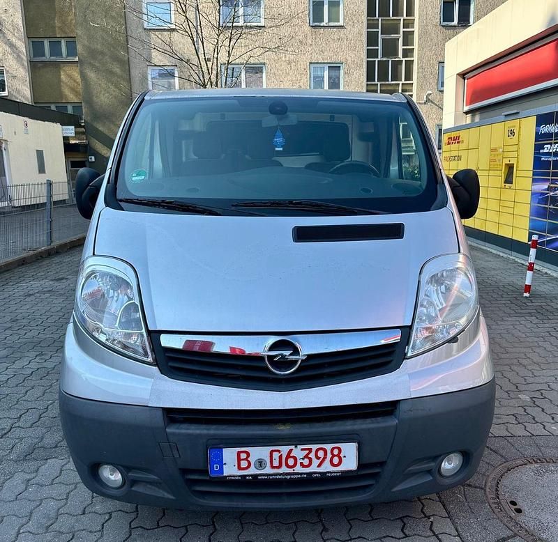 Gebraucht Opel Vivaro 114 PS (83 kW) 2015 Silber Van / Kleinbus