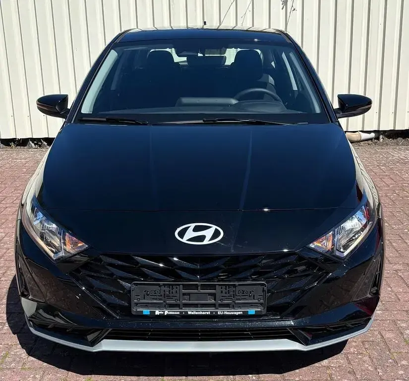 Neu Hyundai i20 Trend 90 PS (66 kW) 2025 Schwarz Kleinwagen