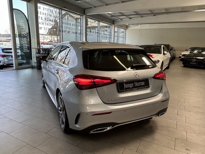 Gebraucht Mercedes A200 Advanced Plus 163 PS (119 kW) 2023 Silber Limousine