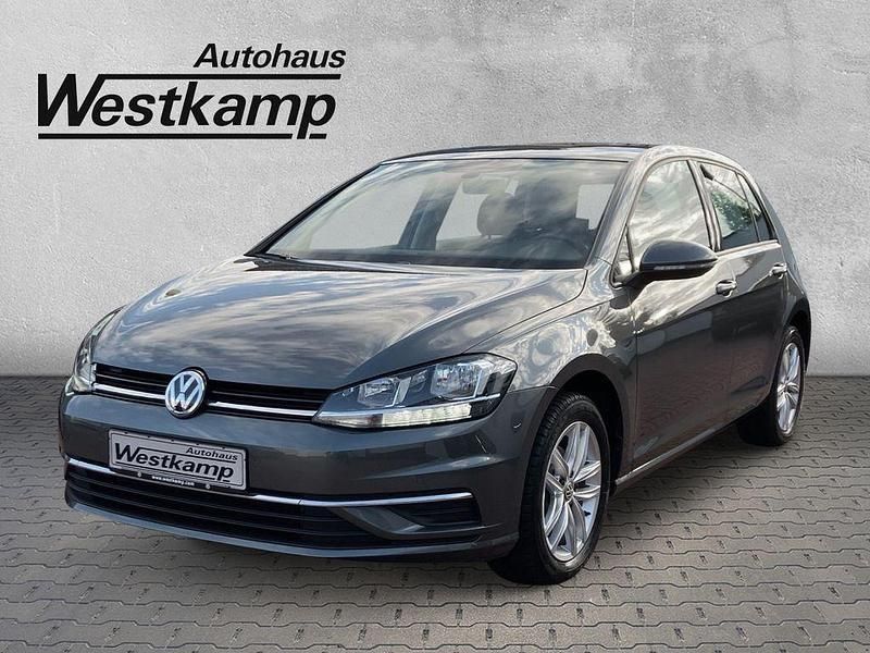 Grau Gebraucht 2019 VW Golf VII Comfortline Limousine | 14.530 € (Guter Preis) - Bild 1/4