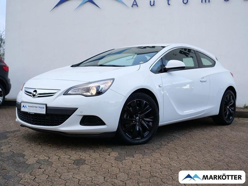 Weiss Gebraucht 2015 Opel Astra GTC Limousine | 10.990 € (Teuer) - Bild 1/4
