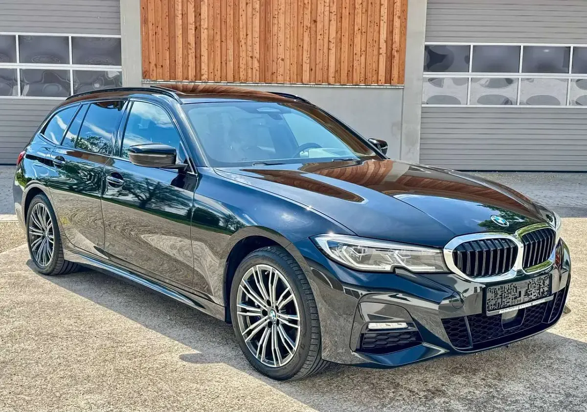 Gebraucht BMW 330 M Sport 184 PS (135 kW) 2021 Black sapphire metallic Kombi