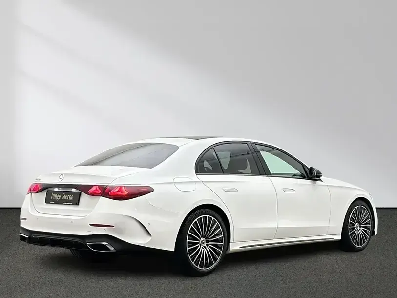 Gebraucht Mercedes E220 AMG 197 PS (144 kW) 2025 Unilack polarweiß Limousine