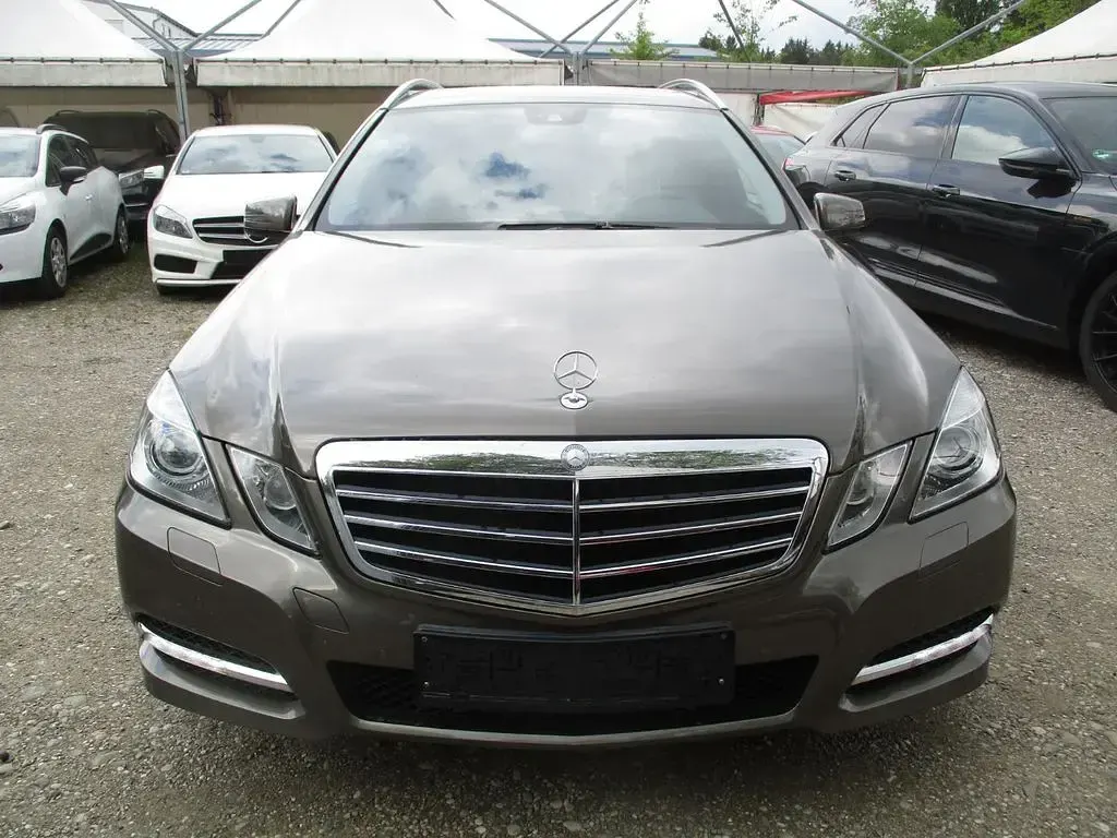 Gebraucht Mercedes E200 Avantgarde 184 PS (135 kW) 2010 Grau Limousine