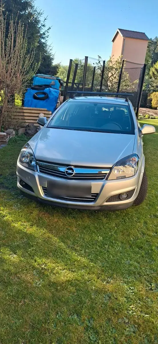 Usata Opel Astra 115 CV (84 kW) 2011 Argento Utilitaria