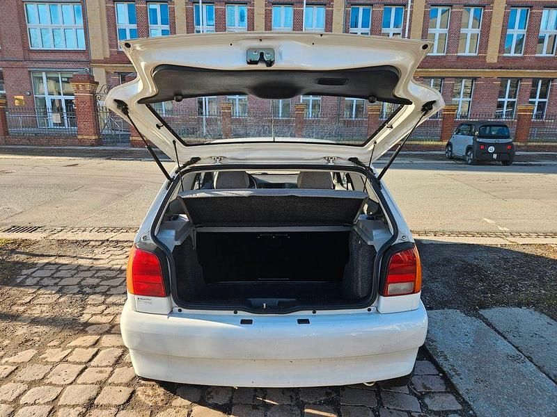 Gebraucht VW Polo 60 PS (44 kW) 1997 Weiß Limousine