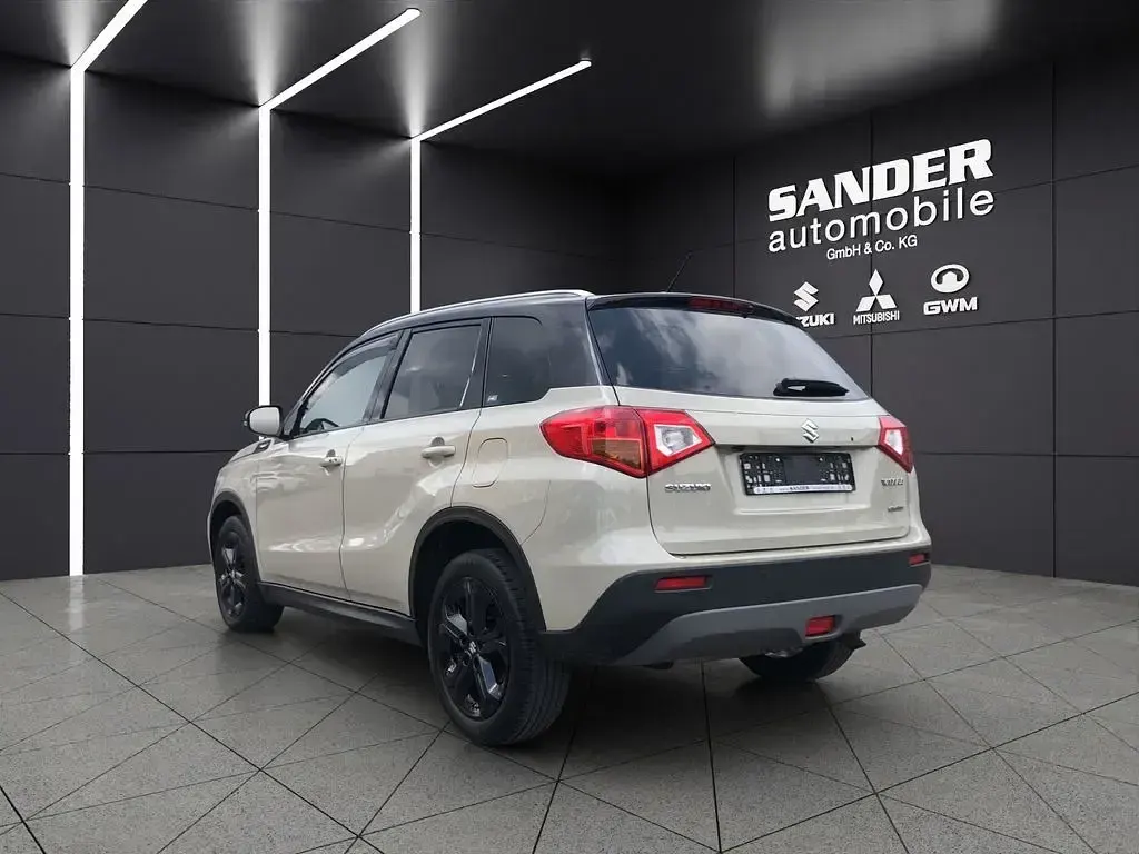 Gebraucht Suzuki Vitara 140 PS (102 kW) 2018 Beige SUV