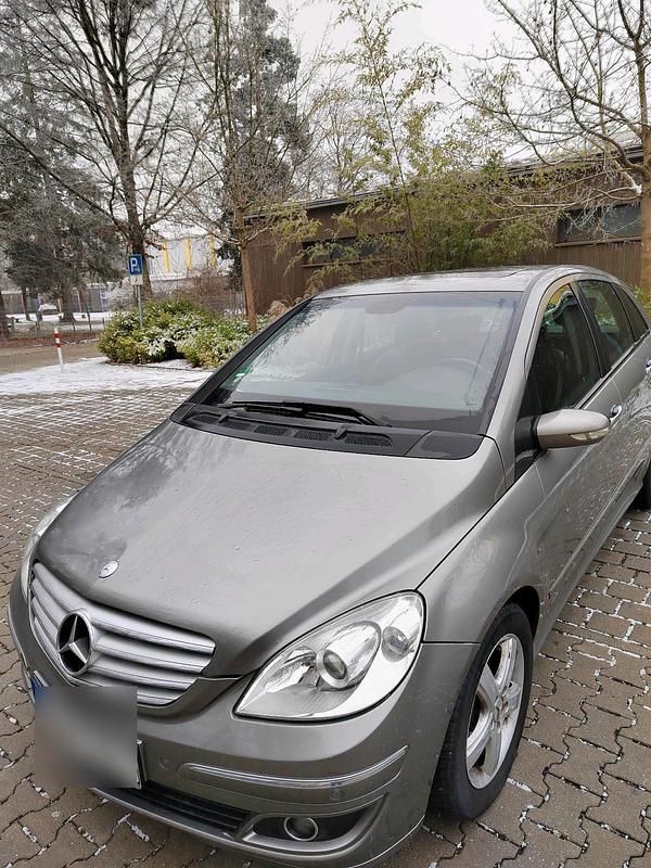 Silber Gebraucht 2005 Mercedes 200 Limousine | 2.500 € (Superpreis) - Bild 1/4